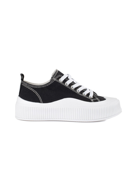 Sneakers neri e bianchi con suola spessa