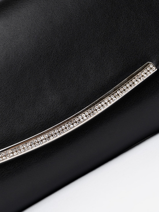 Elegante borsa nera con catena