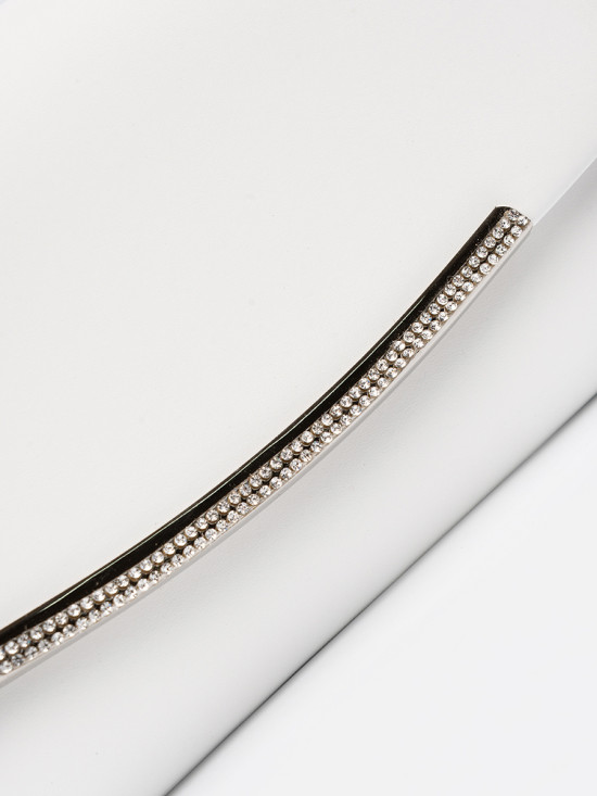 Clutch bianca con catena