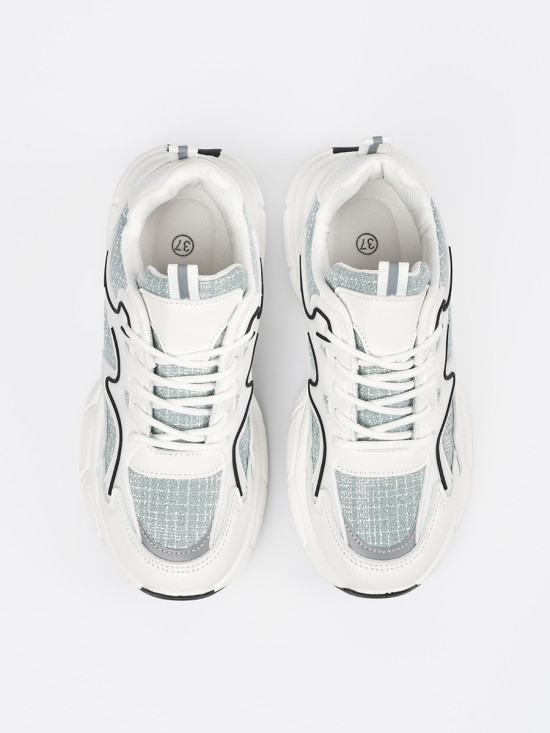 Sneakers bianche-verdi con inserti decorativi