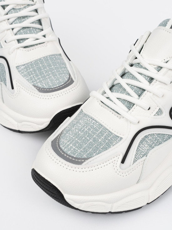 Sneakers bianche-verdi con inserti decorativi