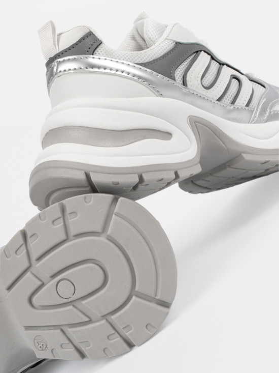 Sneakers bianche con dettagli argentati