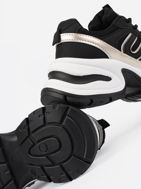 Sneakers nere con dettagli dorati