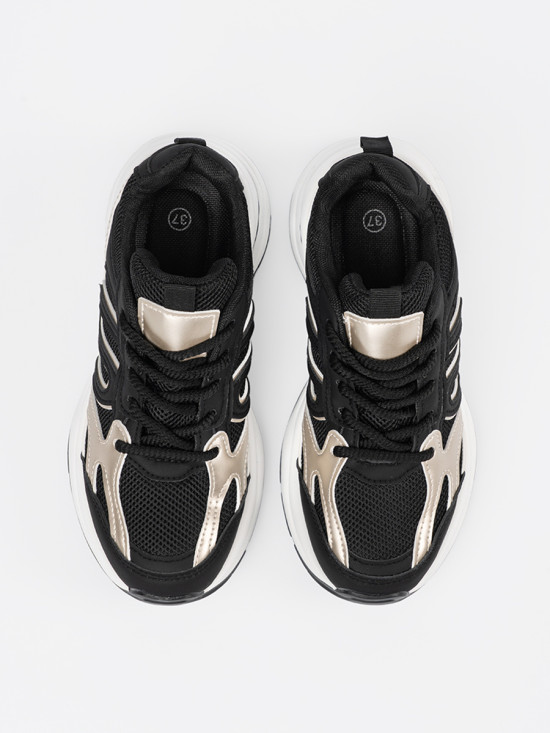 Sneakers nere con dettagli dorati