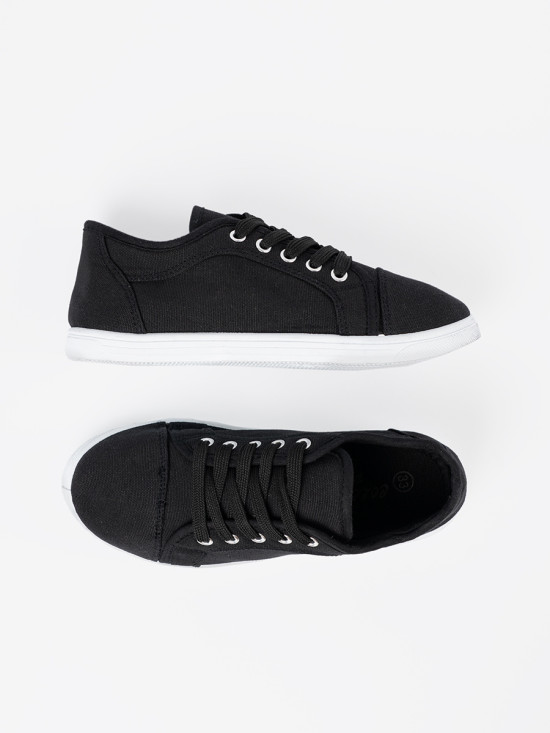 Sneakers nere con lacci