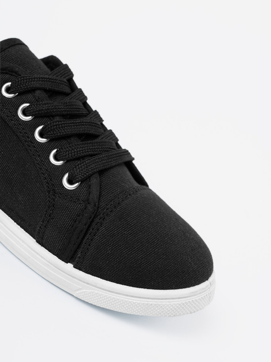 Sneakers nere con lacci