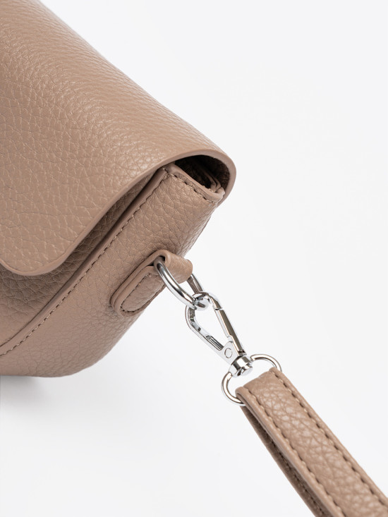 Borsa beige a forma di cuore