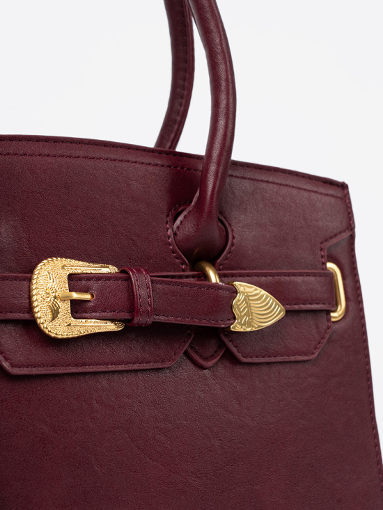 Borsa bordeaux con fibbia decorativa dorata