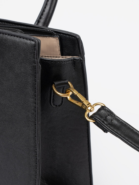 Borsa nera con fibbia decorativa dorata
