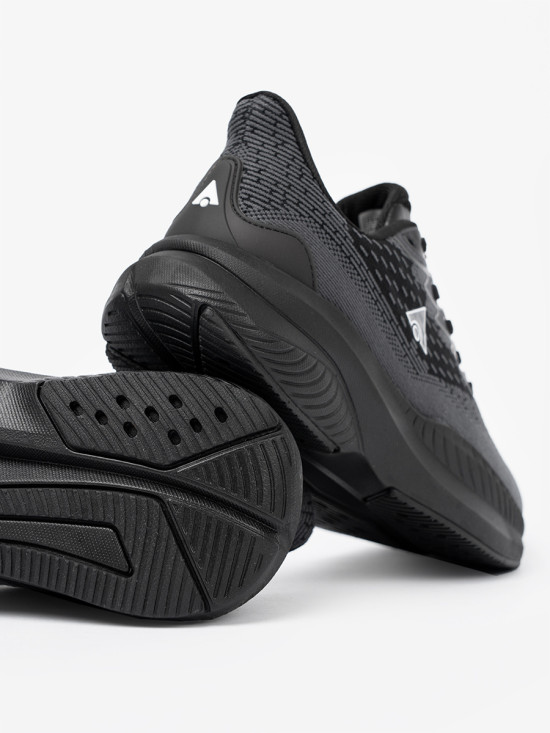 Sneakers leggeri neri con tomaia traspirante McArthur