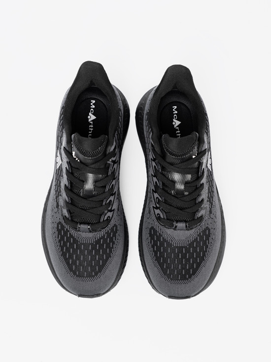 Sneakers leggeri neri con tomaia traspirante McArthur