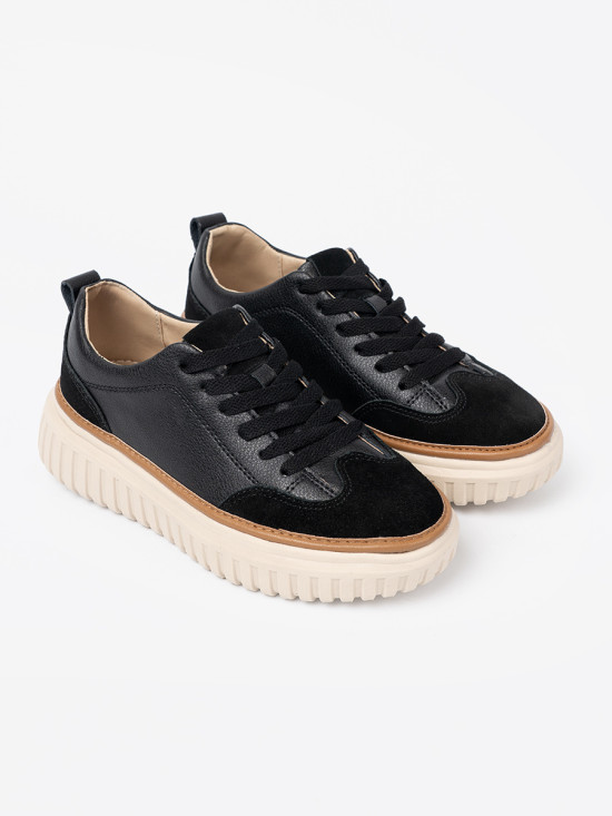 Sneakers nere in pelle su piattaforma beige