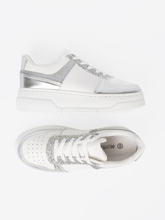 Sneakers bianche e argento con dettagli lucidi