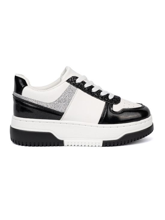 Sneakers nere e bianche con dettagli argentati lucidi