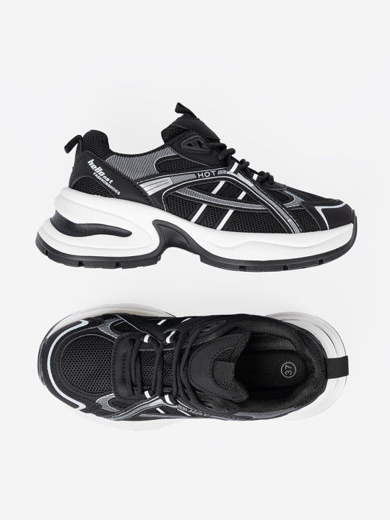 Sneakers nere con tomaia traspirante e suola bianca massiccia