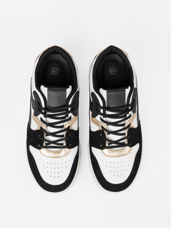 Sneakers nere e bianche con dettagli dorati