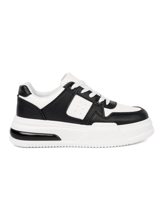 Sneakers neri e bianchi alla moda con suola spessa