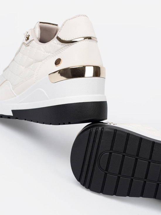 Sneakers beige con accenti dorati scintillanti