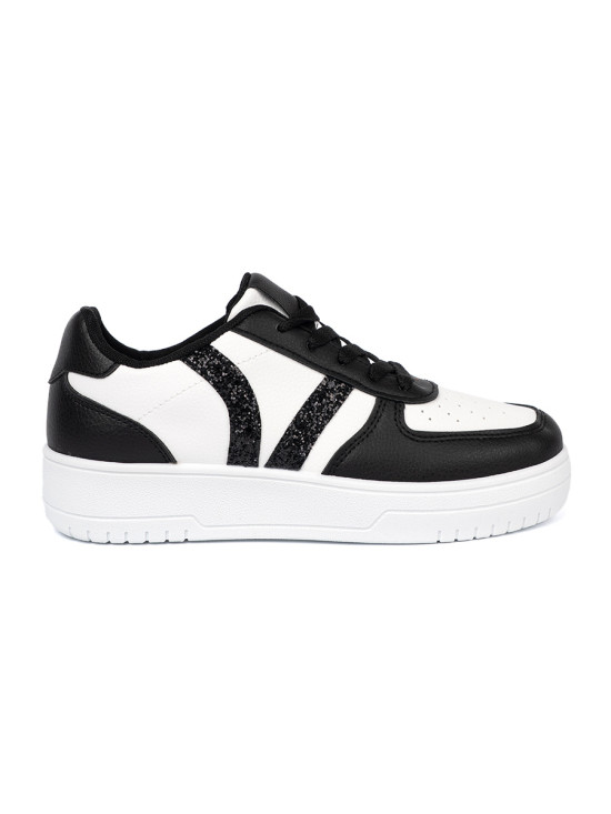 Sneakers stilosi bianchi e neri con dettagli brillanti