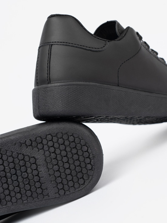 Sneakers nere con finitura opaca
