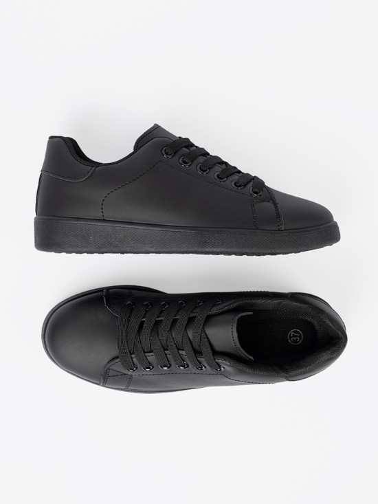 Sneakers nere con finitura opaca