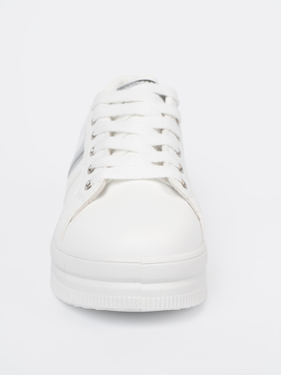 Sneakers bianchi con accento metallico argento