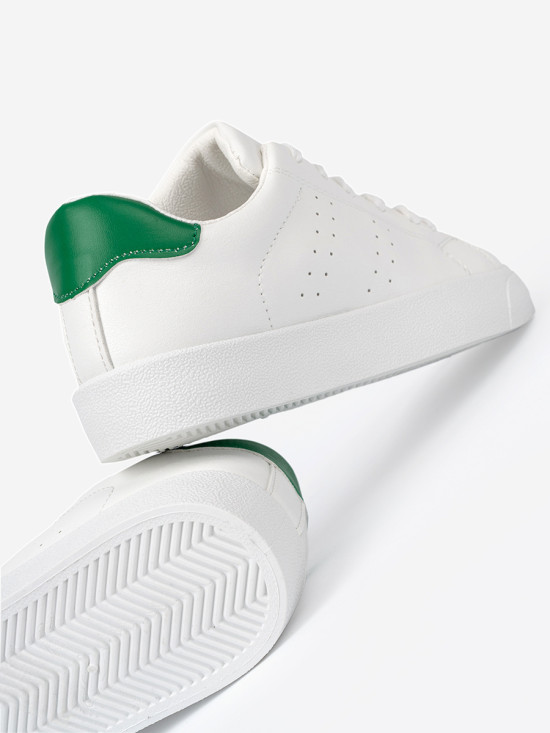 Sneakers bianchi classici con accento verde