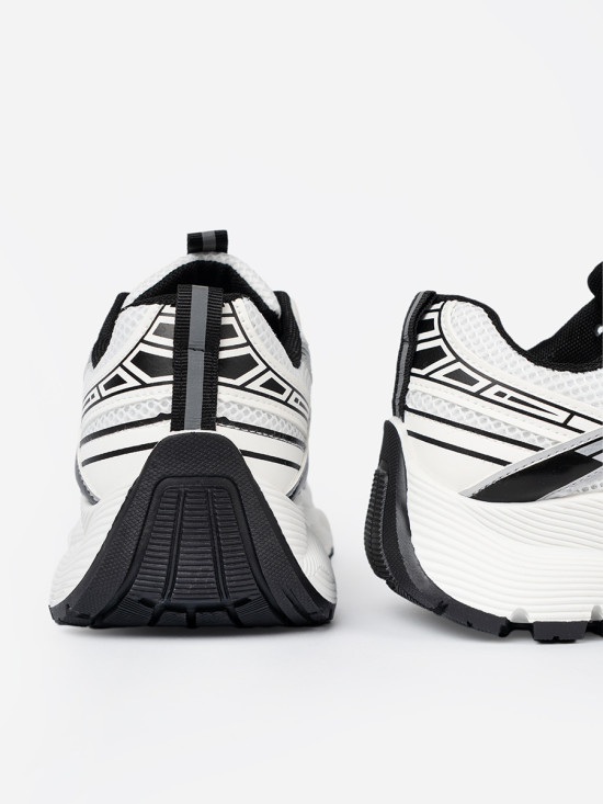 Sneakers bianche e nere comode con rete