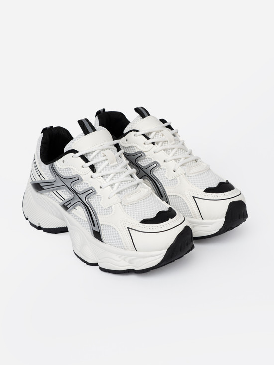 Sneakers bianche e nere comode con rete