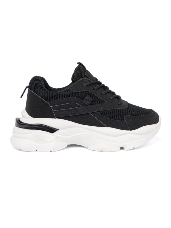 Sneakers nere sportive con suola bianca spessa