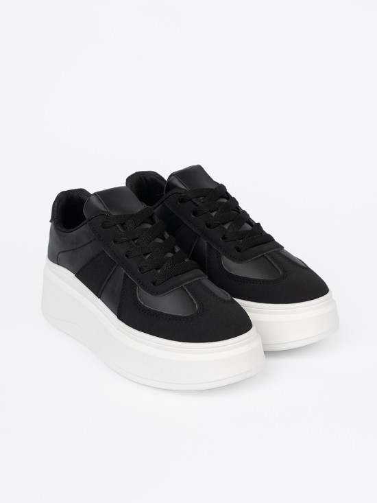 Sneakers nere classiche con suola spessa