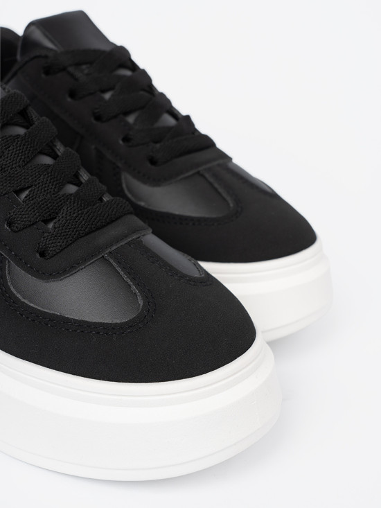 Sneakers nere classiche con suola spessa