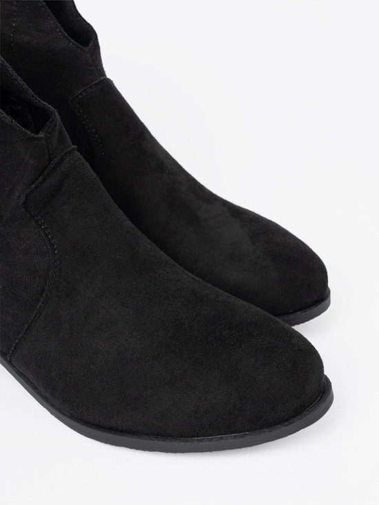 Stivaletti neri in suede