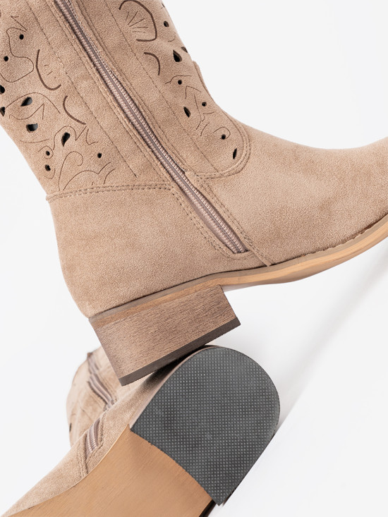 Stivali beige in suede sopra il ginocchio