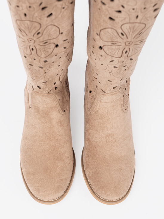 Stivali beige in suede sopra il ginocchio