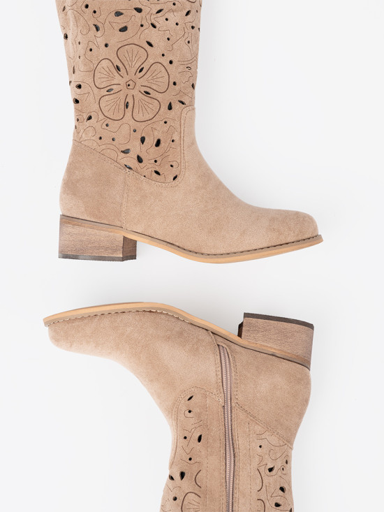 Stivali beige in suede sopra il ginocchio