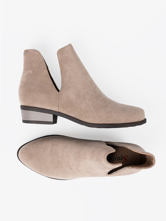 Stivaletti beige con ritagli