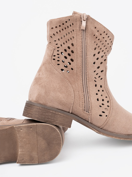 Beige Čizme u Cowboy Stilu s Izrezima