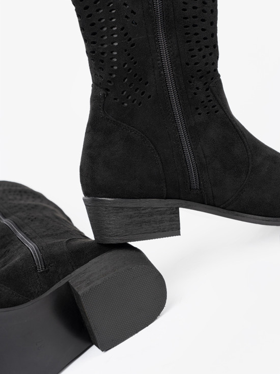 Stivali neri traforati in stile cowboy