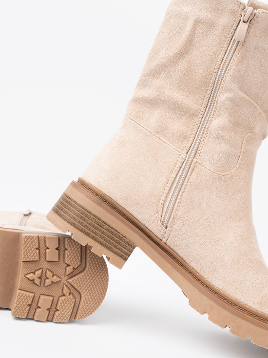 Stivaletti moderni beige chiaro con design semplice