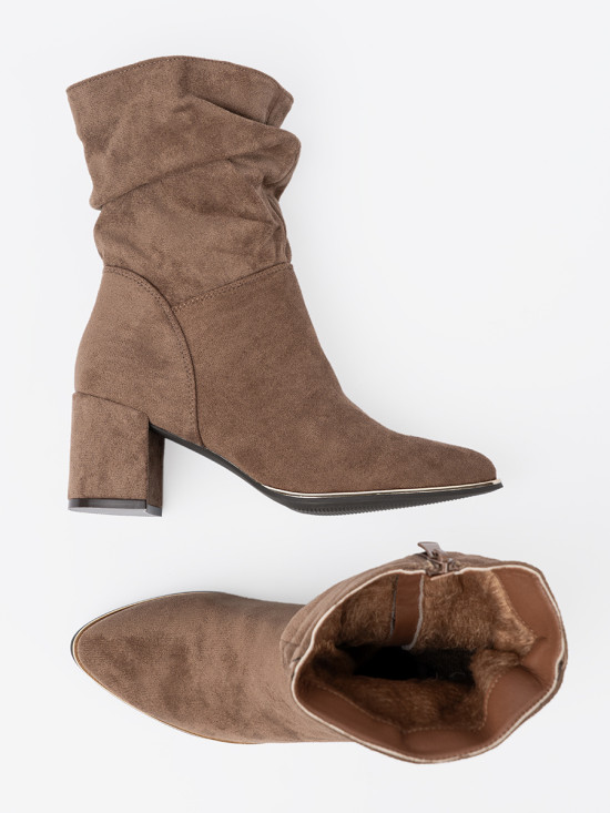 Stivaletti in suede ciemnobeige con tacco a blocco