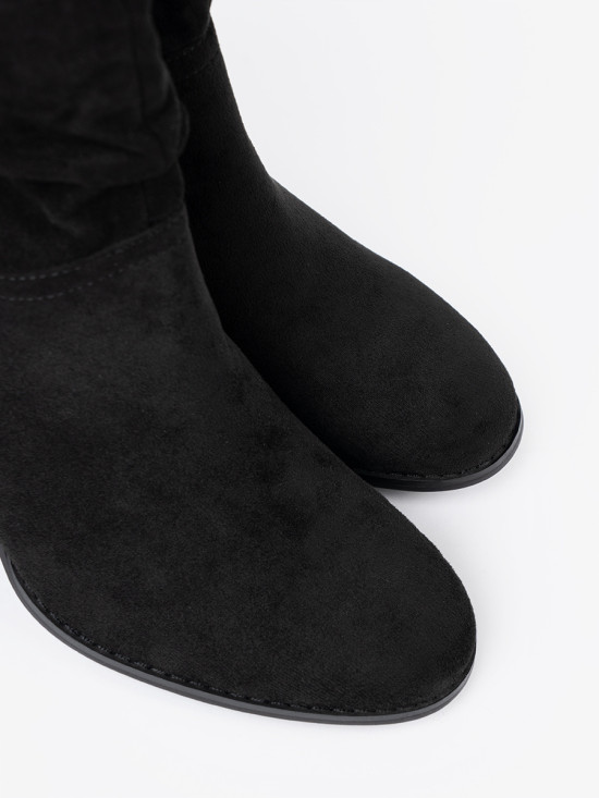 Stivaletti neri in suede con tacco a blocco e gambale arricciato