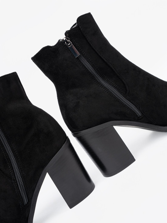 Stivaletti neri in suede con tacco a blocco