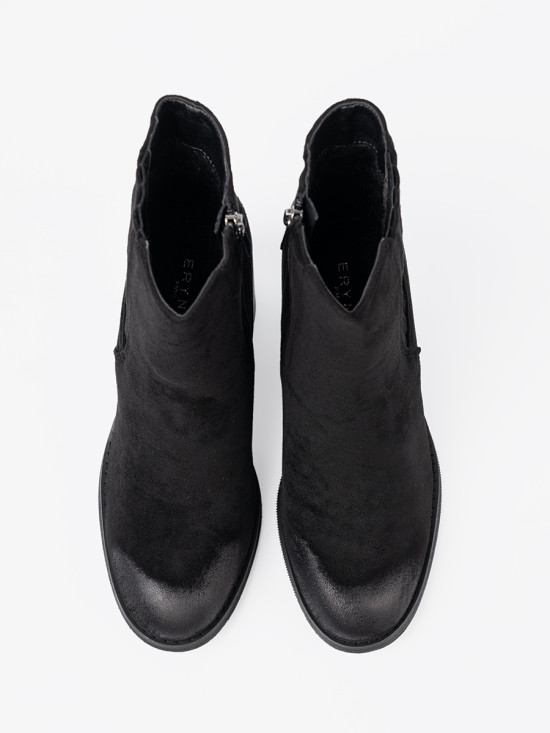 Stivaletti neri in suede con tacco alto