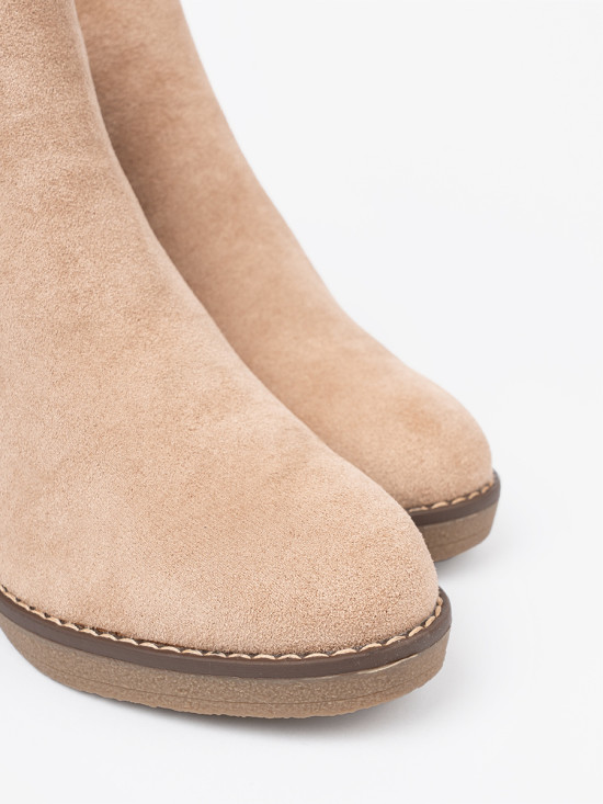 Stivaletti beige su comodo tacco basso