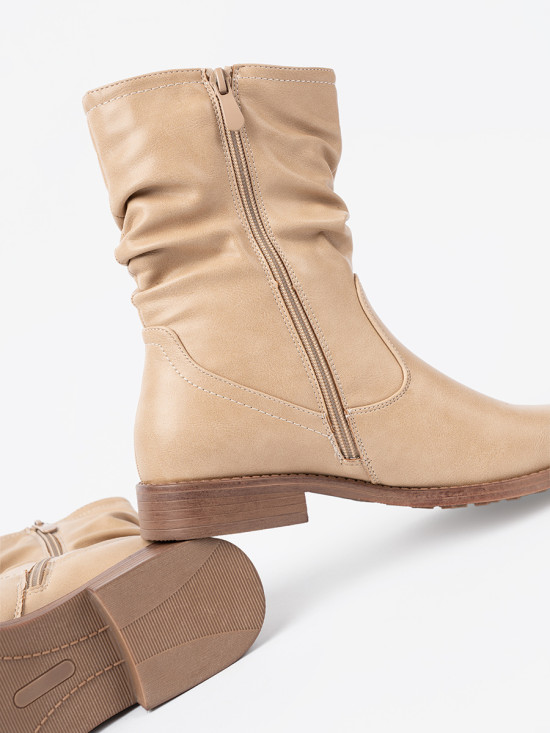 Stivaletti beige comodi con arricciature