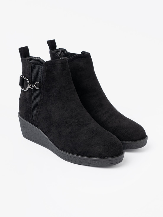 Stivaletti neri in suede con inserto elastico