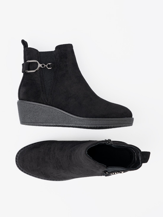 Stivaletti neri in suede con inserto elastico