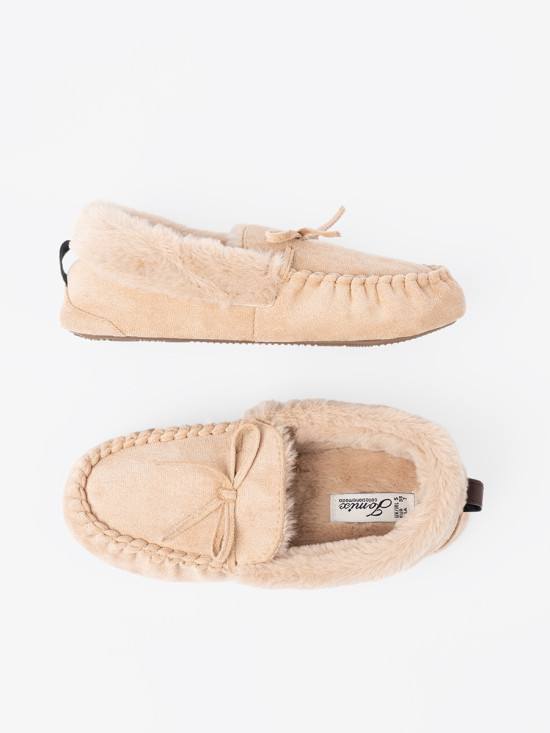 Pantofole beige calde con fiocco