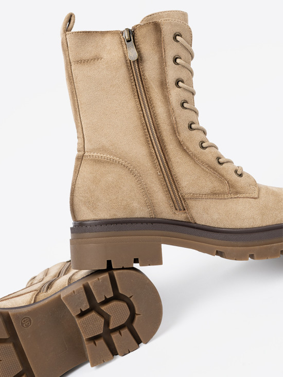 Stivaletti beige in suede con suola robusta